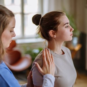 Körperwahrnehmung und Haltungsschulung im Training bei die praxis für körperpsychotherapie Berlin-Wedding